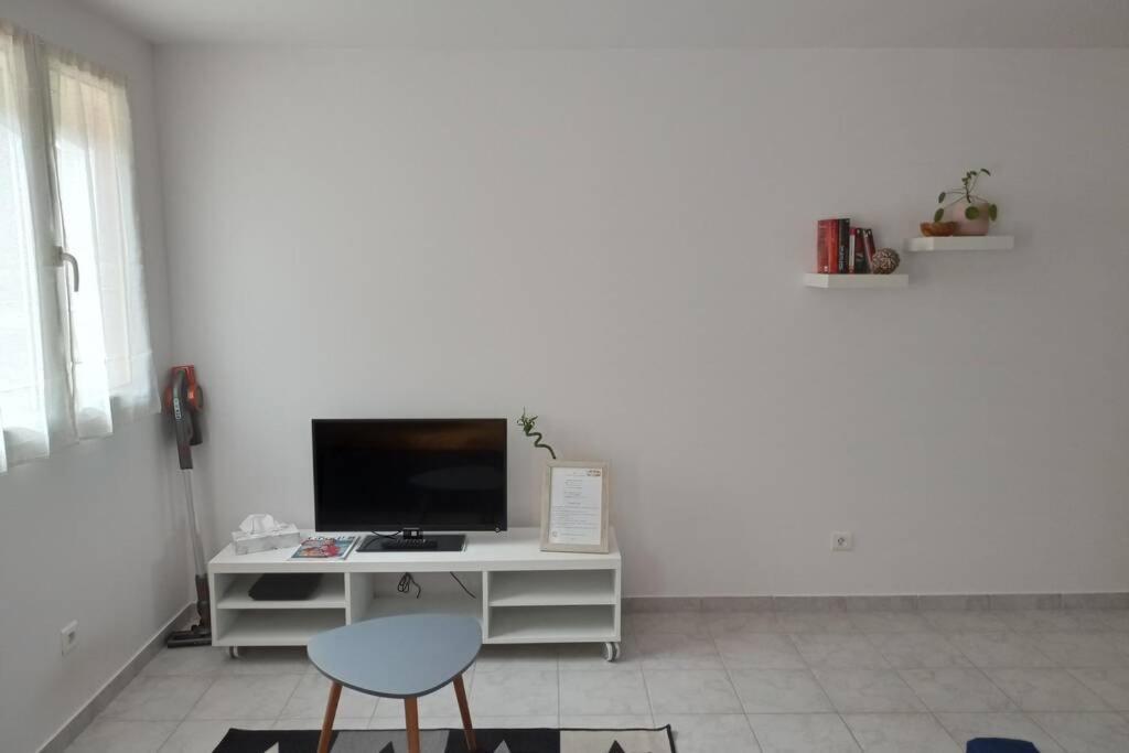Appartement neuf tout confort Aubenas Extérieur photo